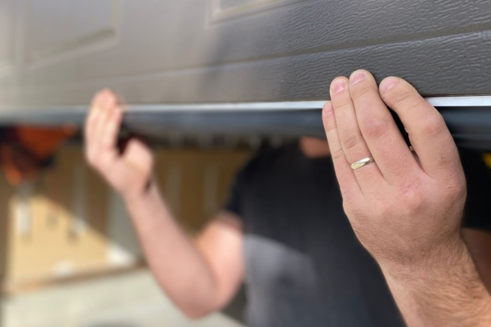 Calgary Garage Door Fix: Seamless Solutions for Commercial Door Excellence